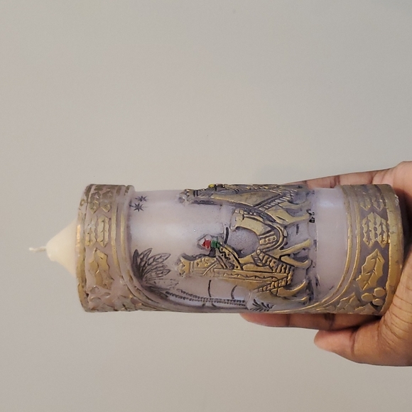 VINTAGE 3 WISE MEN MAGI PILLAR CANDLE DETAILED ENGRAVING & COLOR 6" H X 2.25" D - Picture 2 of 10